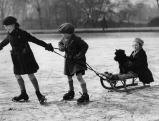 Kinder beim Eislaufen bei Wimbeldon, 1935